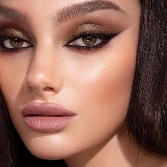 MAKEUP BY MARIO Master Mattes Eyeshadow Palette - Picture 2 of 13